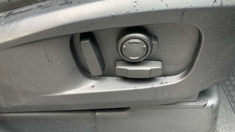 Land Rover Defender 2.0 P300 X-Dynamic HSE 110 5dr Auto Petrol Estate